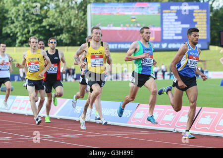 Birmingham, Regno Unito. Il 25 giugno, 2016. Tom Lancashire finisce per primo nel suo calore nella mens 1500m Dan di credito Cooke/ Alamy Live News Foto Stock