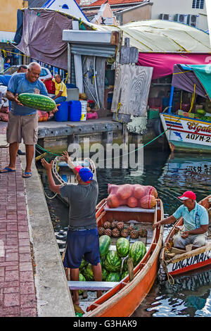 Caricamento di meloni Willemstad Curacao Foto Stock