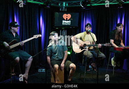 Bala Cynwyd, PA, Stati Uniti d'America. Decimo Giugno, 2016. American Indie Rock Band Rebelution visita Radio 104.5's teatro delle prestazioni. Foto Stock