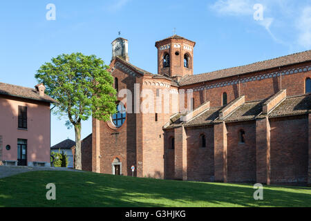 Abbazia di Morimondo (Abbazia di Morimondo), del XII secolo. Morimondo, Italia. Foto Stock