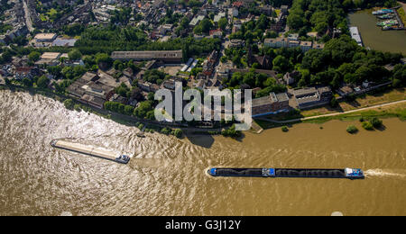 Vista aerea, navi cargo prima di riva del Reno nel distretto Homberg, IWT, Duisburg, regione della Ruhr,della Renania settentrionale-Vestfalia Foto Stock