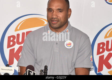 Auckland, Nuova Zelanda. Xxiv Maggio, 2016. Solomon Haumono parla ai media durante un annuncio stampa. Joseph Parker e Solomon Haumono sono pianificati per la lotta a luglio in Christchurch. © Shirley Kwok/Pacific Press/Alamy Live News Foto Stock