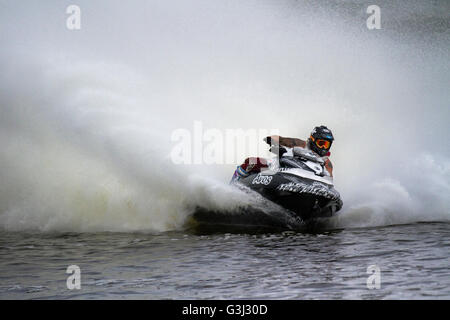 British Summer Jetski Championships Sporting Events , Round 3 Crosby Marine Lake, Lakeside Adventure marina Center; freestyler jetski - Jet Ski Ra Foto Stock