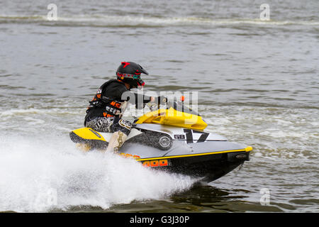 British Summer Jetski Championships Sporting Events , Round 3 Crosby Marine Lake, Lakeside Adventure marina Center; freestyler jetski - Jet Ski Ra Foto Stock