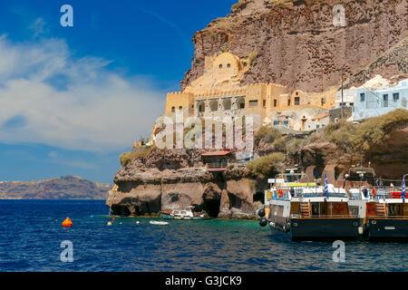 Il Vecchio Porto di Fira, la citta principale Santorini, Grecia Foto Stock