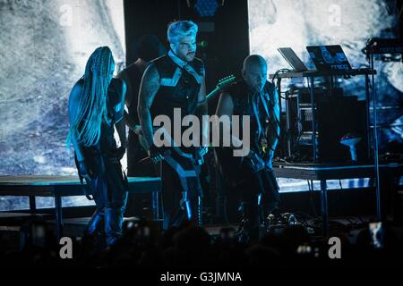 Il cantante americano e song-writer Adam Lambert raffigurata sul palco come egli si esibisce dal vivo all'Alcatraz Milano, Italia (Foto: Roberto Finizio/Pacific Stampa) Foto Stock