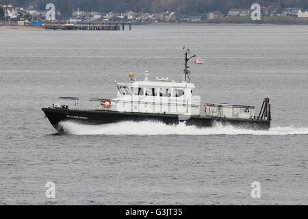 SD Clyde spirito, uno dei due Clyde-basato Admiralty navi pilota, durante le partenze per esercitare congiuntamente il guerriero 16-1. Foto Stock