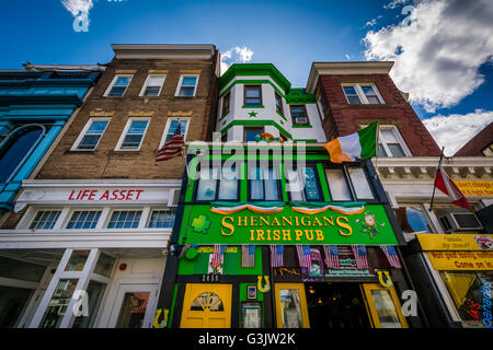 Le aziende sulla strada xviii in Adams Morgan, Washington DC. Foto Stock