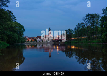 Vista sul fiume Regen alla città vecchia, la chiesa di San Pankratius, in Germania, in Baviera, Baviera, Oberpfalz, Alto Palatinato, Roding Foto Stock