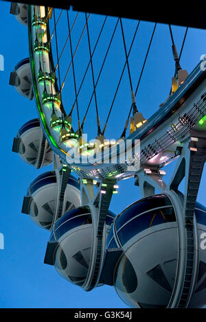 Cabine di osservazione del rullo di alta 550 piedi di altezza ruota panoramica Ferris a Las Vegas, Nevada al crepuscolo. Foto Stock