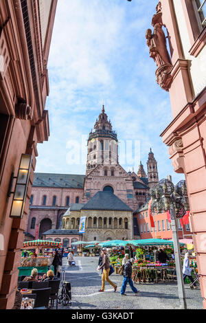 San Martin's Cathedral e il mercato settimanale, Germania Renania-Palatinato, Renania-Palatinato, , Magonza Foto Stock