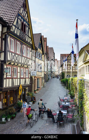 Semi-case con travi di legno sulla strada Hauptstraße e Apothekergasse, Germania, Baden-Württemberg, Heilbronner Terra, Bad Wimpfen. Foto Stock