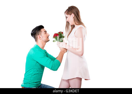 2 coppie di sposi straniero il giorno di San Valentino proponendo Foto Stock