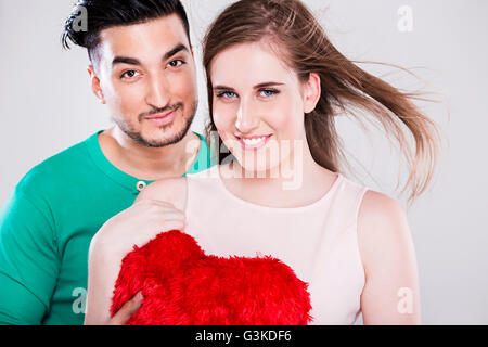 2 coppie di sposi straniero il giorno di San Valentino regalo a sorpresa Foto Stock