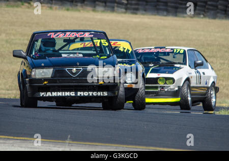 Sydney, Australia. Decimo Apr, 2016. Il giorno 2 del Nuovo Galles del Sud motore campionati gara Round 2 presenti una ampia varietà di corse tra cui Supersports, sport berline, vetture di Formula, del miglioramento della produzione, Formaula Vee e la veloce Alfa. Nella foto è veloce Alfa racing. © Mitchell Burke/Pacific Press/Alamy Live News Foto Stock