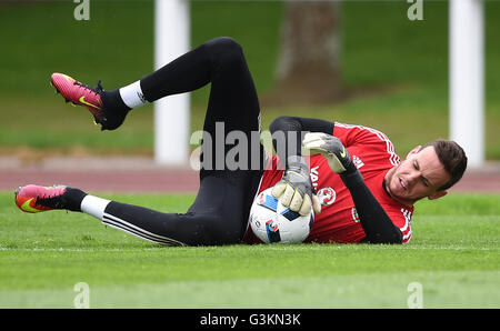 In Galles il portiere Danny Ward durante una sessione di formazione presso il Galles Media Center Complex sportif du Cosec, Dinard. Foto Stock