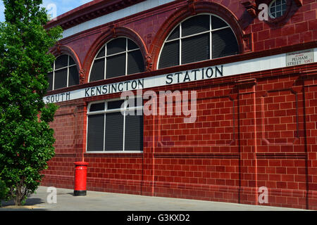 La stazione di South Kensington, Pelham Street, Londra SW7, Regno Unito Foto Stock