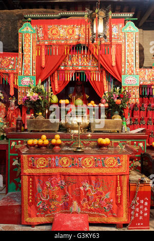 Altare, Hung Shing Temple Wan Chai, Isola di Hong Kong, Hong Kong, Cina Foto Stock