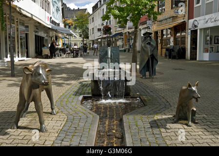 Fontana sulla "Alte Poststrasse' nel centro storico di Siegen, Renania settentrionale-Vestfalia Foto Stock