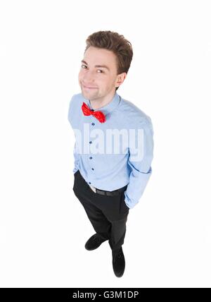 Imprenditore sorridente in un bow tie cercando. vista dall'alto. Isolato su sfondo bianco. Foto Stock