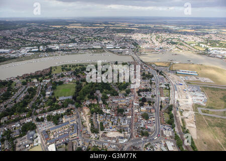 Una veduta aerea di Rochester Castle e dintorni Foto Stock