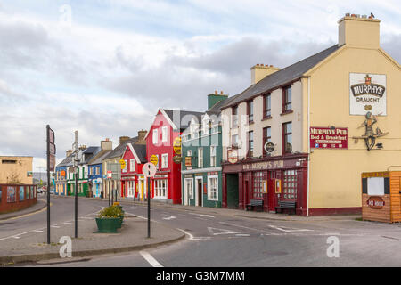 Colorata architettura in Dingle Town, la penisola di Dingle, nella contea di Kerry, Repubblica di Irlanda. Foto Stock