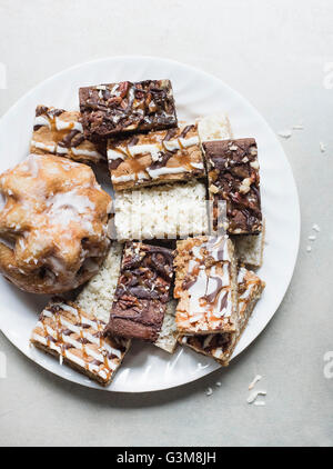 Assortimento di brownies e cookies Foto Stock