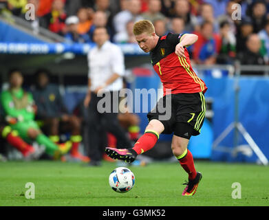 Lione, Francia. Xiii Giugno, 2016. Kevin De Bruyne del Belgio gioca la palla durante il Gruppo e le partite di calcio del campionato UEFA EURO 2016 tra il Belgio e l'Italia allo Stade de Lyon a Lione, Francia, 13 giugno 2016. Foto: Uwe Anspach/dpa/Alamy Live News Foto Stock