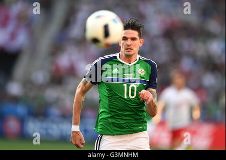 Nizza, Francia. 12 Giugno, 2016. Kyle Lafferty (NIR) Calcio/Calcetto : UEFA EURO 2016 gruppo C match tra Polonia 1-0 Irlanda del Nord presso Allianz Riviera a Nizza, in Francia . © aicfoto/AFLO/Alamy Live News Foto Stock