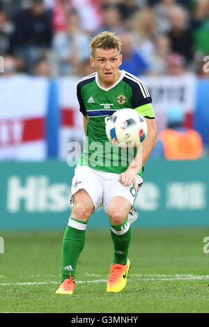 Nizza, Francia. 12 Giugno, 2016. Steven Davis (NIR) Calcio/Calcetto : UEFA EURO 2016 gruppo C match tra Polonia 1-0 Irlanda del Nord presso Allianz Riviera a Nizza, in Francia . © aicfoto/AFLO/Alamy Live News Foto Stock