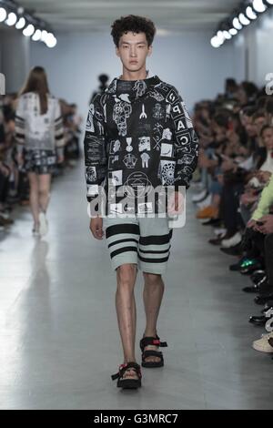 Christopher Raeburn pista a Londra collezioni uomini SS17, LCM SS17. 12/06/2016 | Verwendung weltweit Foto Stock