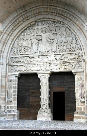 Il portale della chiesa di San Pietro a Beaulieu-sur-Dordogne. Foto Stock