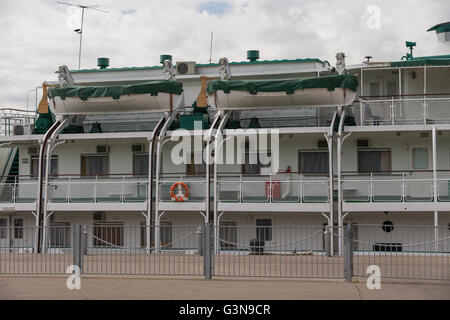 Fiume barche nel porto di Fiume stazione, Mosca, Russia Foto Stock