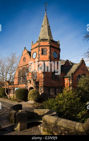 Regno Unito, Inghilterra, Wirrall, Port Sunlight, il Lyceum Club dal ponte al di sopra dell Foto Stock