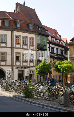 Le biciclette parcheggiate nel centro storico di Bamberg, Franconia, Bavaria Foto Stock