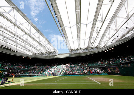 Il tetto sul Centre Court apertura, campionati di Wimbledon 2012 AELTC, ITF Grand Slam torneo di tennis, Londra, Inghilterra Foto Stock