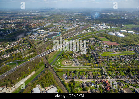 Vista aerea, Berna park Ebelstrasse, Emscher Arte 2010, di trattamento delle acque reflue, chiarificatori, monumento industriale, Bottrop, regione della Ruhr, Foto Stock