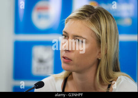 Maria Sharapova colloqui alla media al 2016 Internazionale di Brisbane Foto Stock