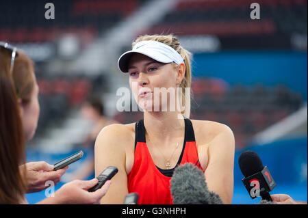 Maria Sharapova colloqui alla media al 2016 Internazionale di Brisbane Foto Stock