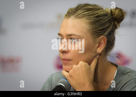 SINGAPORE, Singapore - 27 Ottobre : Maria Sharapova colloqui alla media al 2015 WTA finali Foto Stock