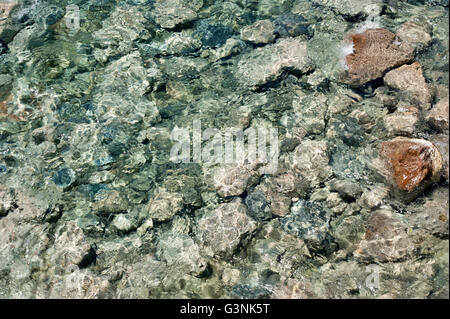 L'acqua chiara nella baia di Lendas, nel sud di Creta, Grecia, Europa Foto Stock