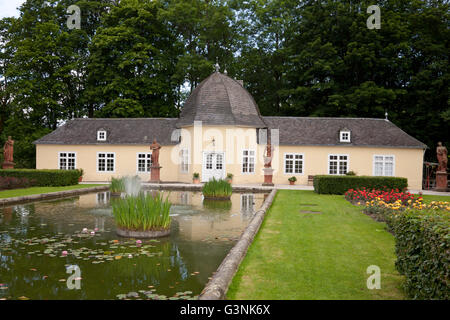 Orangerie nei giardini del castello, Bad Berleburg, Wittgensteiner Land district, regione di Sauerland, Renania settentrionale-Vestfalia Foto Stock