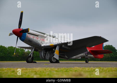 P-51D, Mustang, Rosso di coda e di Tuskegee aviatori Foto Stock