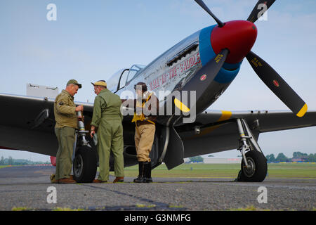 P-51D, Mustang, Rosso di coda e di Tuskegee aviatori Foto Stock