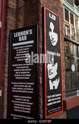 Merseyside, Liverpool, Mathew Street, Lennon's Bar segno Foto Stock