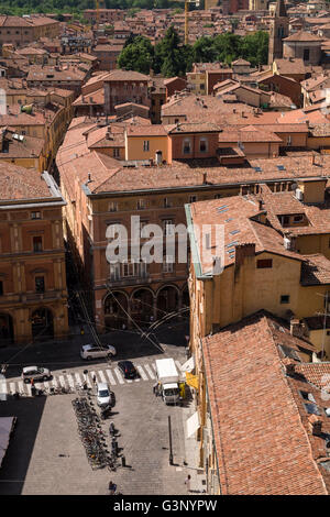 Vedute del cotto rosso sui tetti della città di Bologna Italia Foto Stock