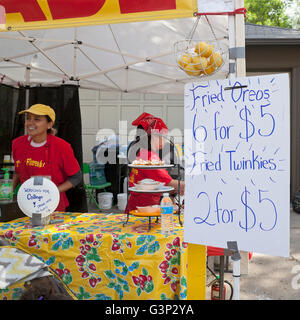 La Locust Street Festival a Milwaukee nel Wisconsin è un evento annuale con musica, arte e cibo. Foto Stock