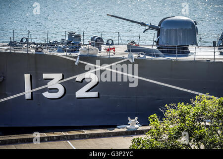 Sydney, Australia. Xv Apr, 2016. Giappone marittimo Forza di Autodifesa Hatsuyuki-class destroyer JDS Asayuki (DD-132) nella foto ancorata al Royal Australian Navy HMAS Kuttabul Base della flotta a est. JDS Asayuki prenderà parte all'annuale bilaterale Nichi Gou Trident esercizio serie con la Royal Australian Air Force e il Royal Australian Navy su 15-26 aprile. © Hugh Peterswald/Pacific Press/Alamy Live News Foto Stock