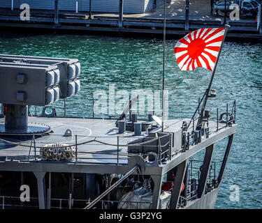 Sydney, Australia. Xv Apr, 2016. Giappone marittimo Forza di Autodifesa Hatsuyuki-class destroyer JDS Asayuki (DD-132) nella foto ancorata al Royal Australian Navy HMAS Kuttabul Base della flotta a est. JDS Asayuki prenderà parte all'annuale bilaterale Nichi Gou Trident esercizio serie con la Royal Australian Air Force e il Royal Australian Navy su 15-26 aprile. © Hugh Peterswald/Pacific Press/Alamy Live News Foto Stock