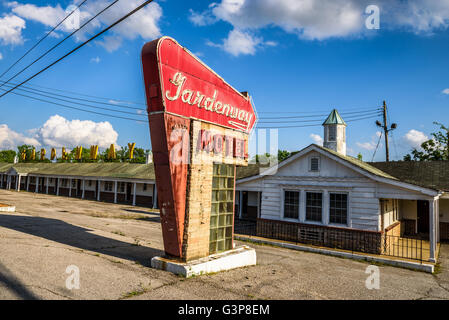 Abbandonato Gardenway Motel e vintage insegna al neon sulla storica Route 66 in Missouri Foto Stock